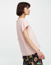 Load image into Gallery viewer, Basic T-shirt with piped seams
