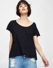 Load image into Gallery viewer, Basic T-shirt with piped seams
