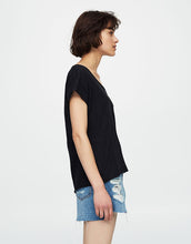 Load image into Gallery viewer, Basic T-shirt with piped seams
